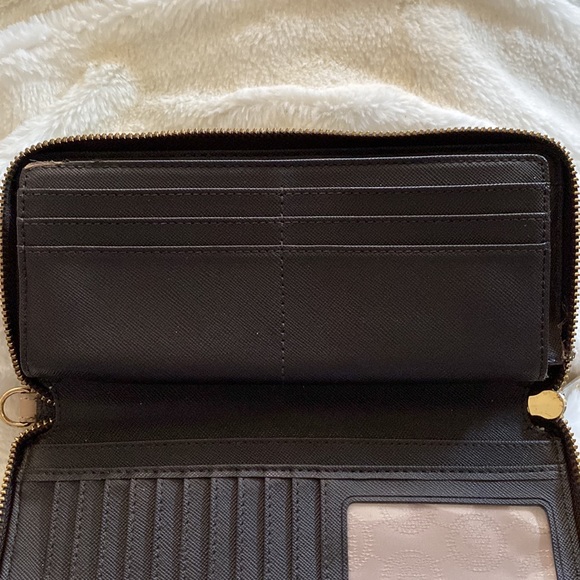 MK Wallet - Picture 7 of 8